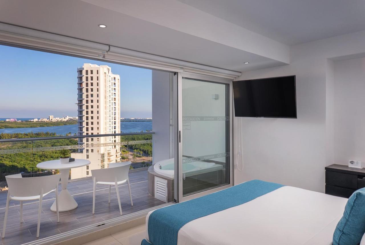 Suites Malecon Cancun Bagian luar foto